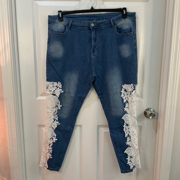 LACE CROPPED SLIM FIT JEANS PLUS SIZE 4X - Picture 10 of 10